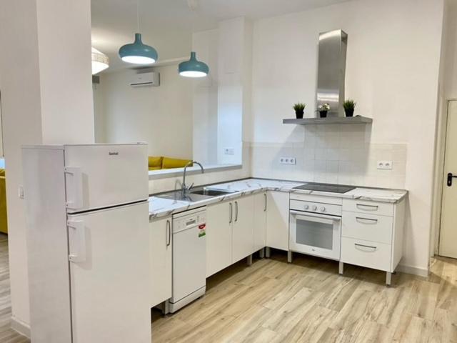 Flamenca Triana - Apartamento Wifi Con 2 Dormitorios 2 Sofas Camas 2 Banos Севилья Экстерьер фото